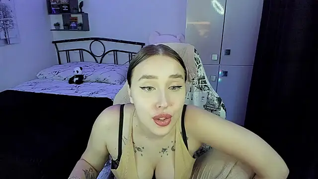 CrazyBitchInLace's cam snapshot