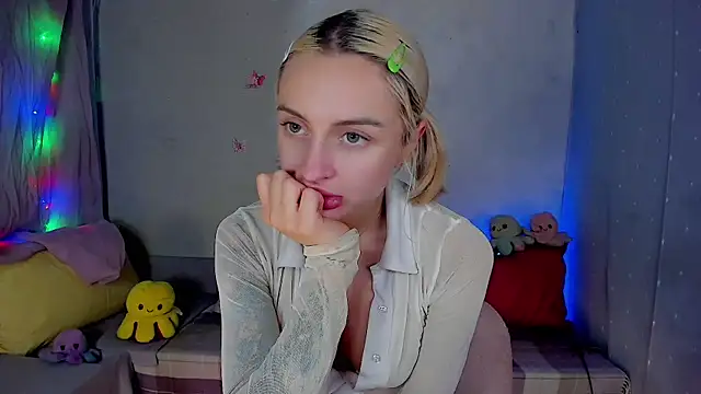 YourLizzyDoll's cam snapshot