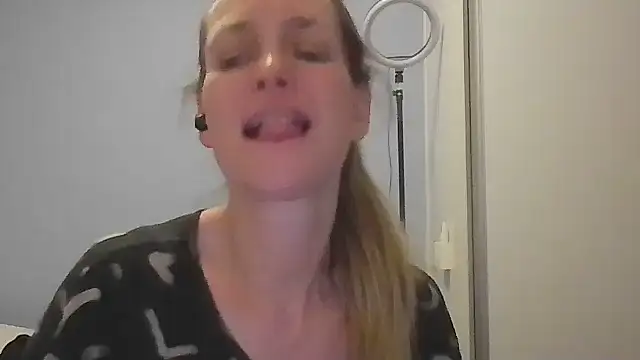 Annylove1's cam snapshot