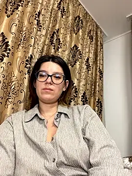 NadiraNoor live sex cam