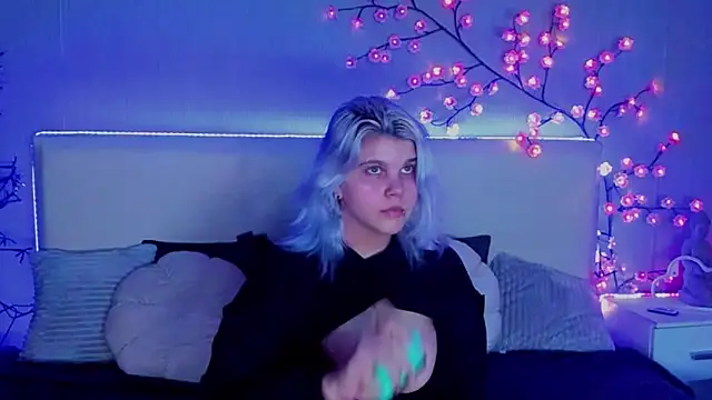 JoannLowe's cam snapshot