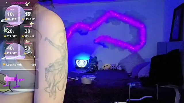 larah_uwu's cam snapshot