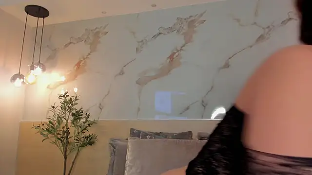 LeaThompson live sex cam