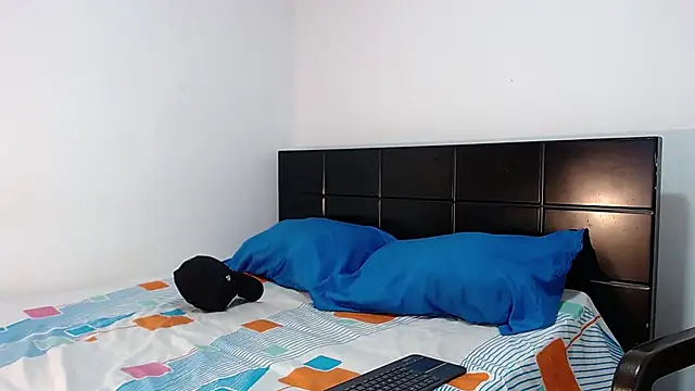 Karljensen33 live sex cam