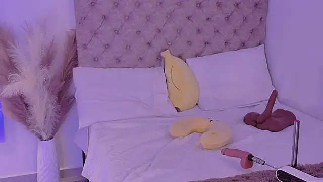 sarawinstone's cam snapshot