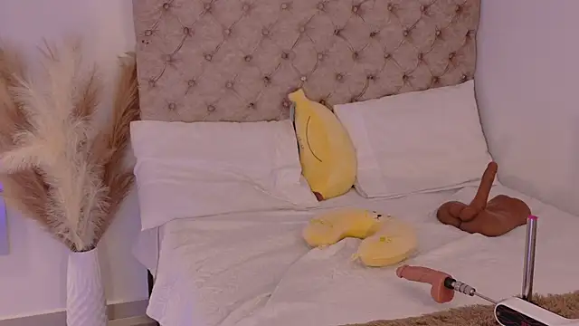 sarawinstone's cam snapshot