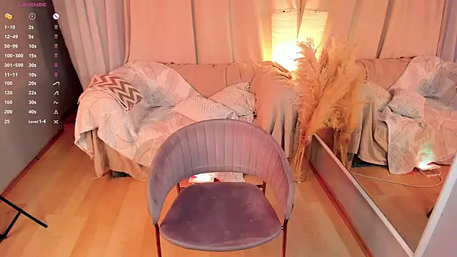 MilliMouse live sex cam