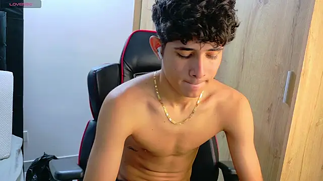 Noah-Garcia live sex cam