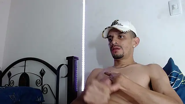 LATINMONSTER26CM live sex cam