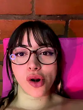 Laureeen_Sophiaa_'s cam snapshot