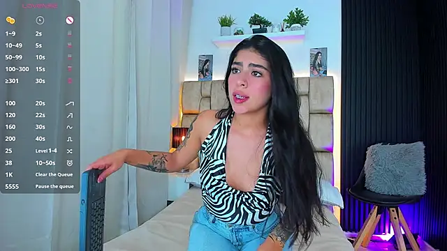 little_sophie18's cam snapshot