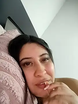 mialorents's cam snapshot