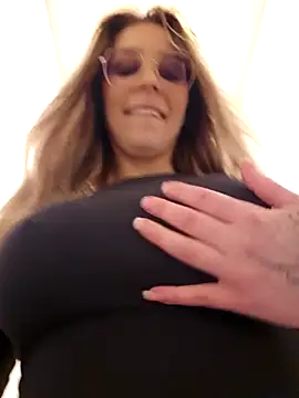 LilyOrion live sex cam