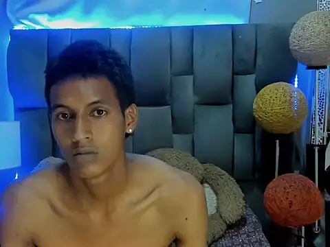 AronAndSacha's cam snapshot