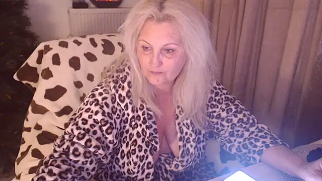 Divineblond's cam snapshot