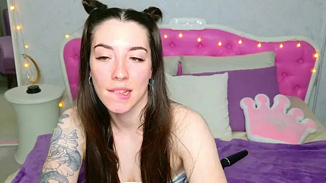 Curious_Lily's cam snapshot