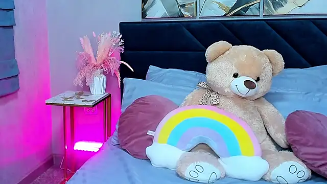 Curvy_Dynamite_'s cam snapshot