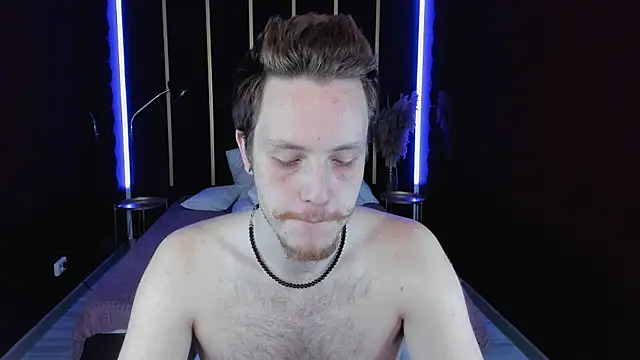 LeoMooree's cam snapshot