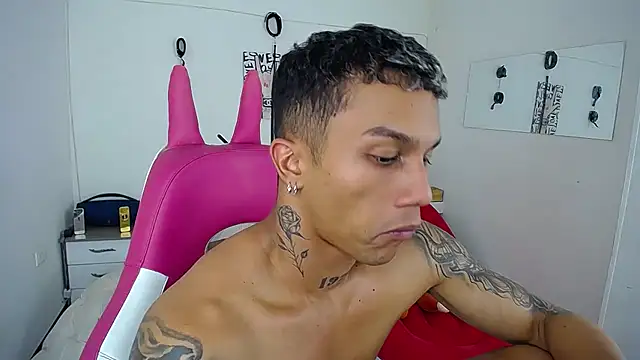 Leonard_Price live sex cam