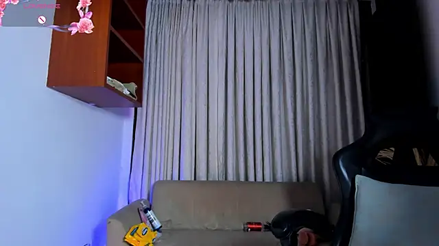 CharlotteSmithh_'s cam snapshot