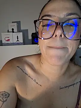 LiviaTavares_123's cam snapshot