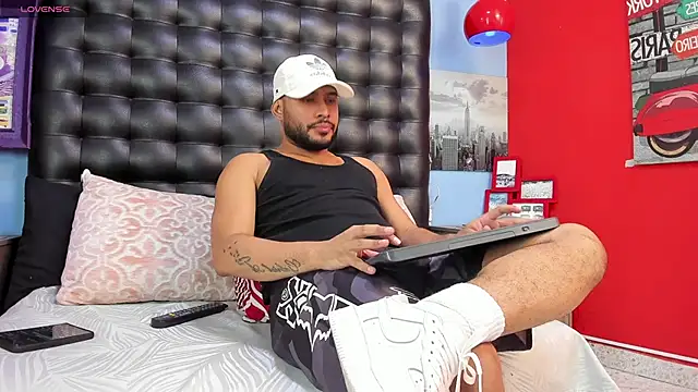 THIAGOXBIG live sex cam