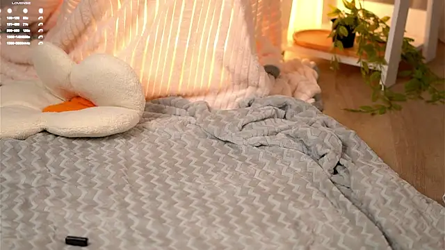 MonetLeitman's cam snapshot