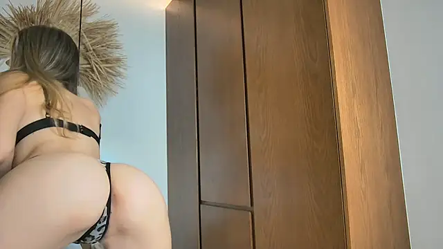 LunarAngel_'s cam snapshot