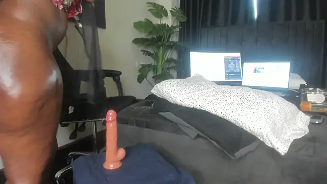 naughty_bigass live sex cam