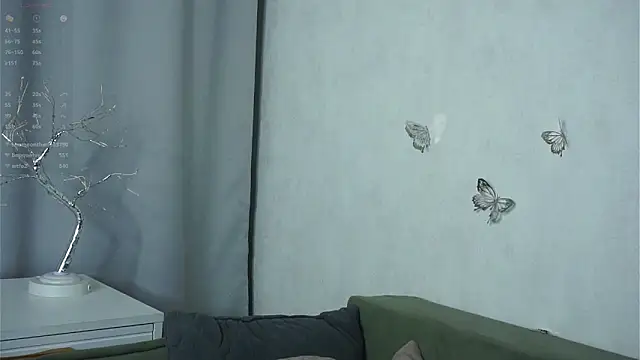 YvonneBou live sex cam