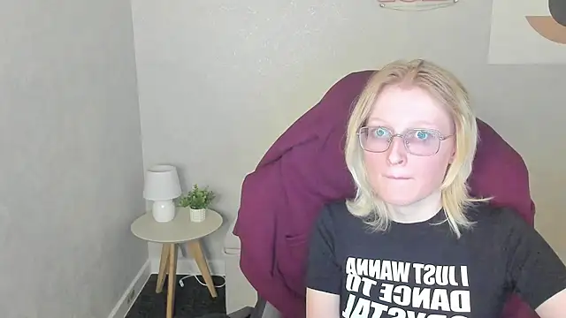 ElizabethHarpper's cam snapshot