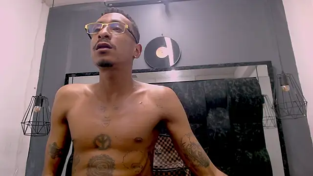 Jose_Smoke live sex cam