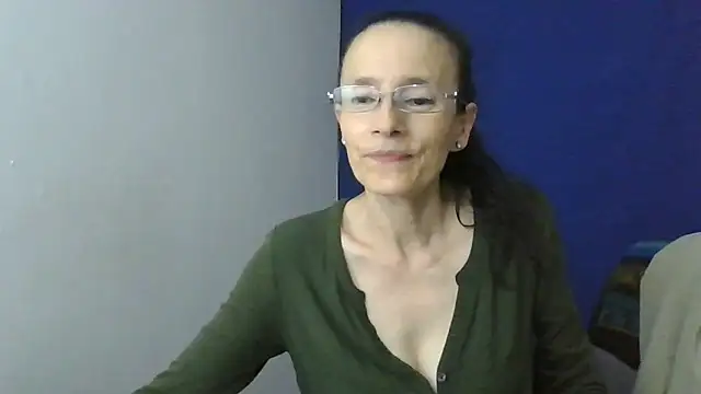 AuroraLatin's cam snapshot