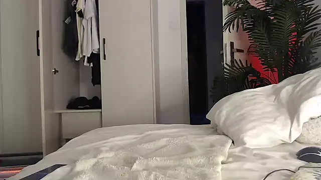 CurvyGlass live sex cam