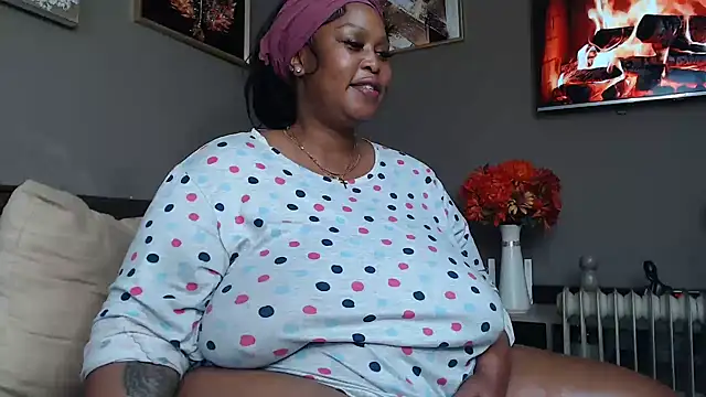 ThickyMinajxx live sex cam