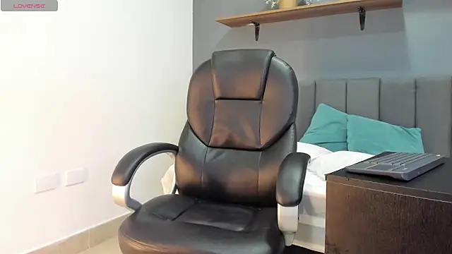 bellaadams35 live sex cam