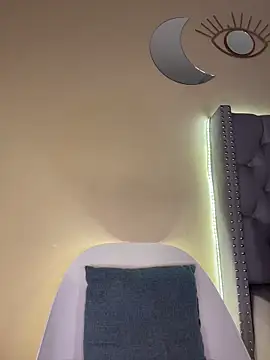 KIARAPRETTY's cam snapshot