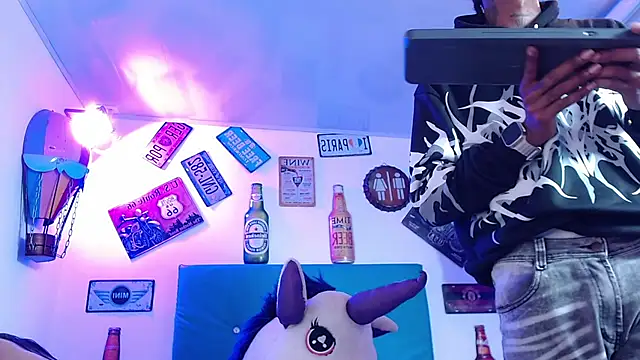 lili_roussi's cam snapshot