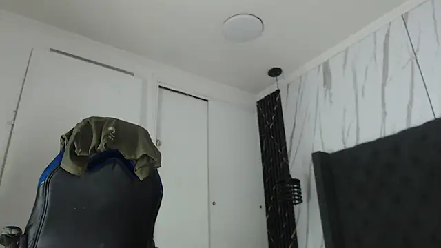 aston_xvera's cam snapshot