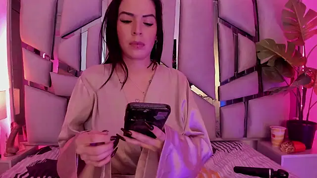 _valeria_saenz_'s cam snapshot