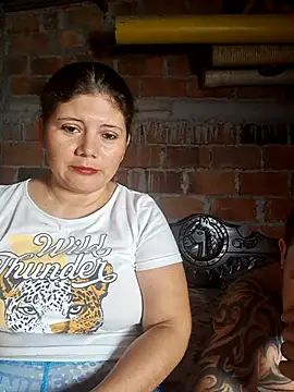 lady_and_charly's cam snapshot