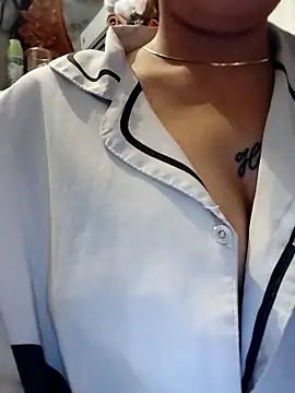 Babyloudi's cam snapshot