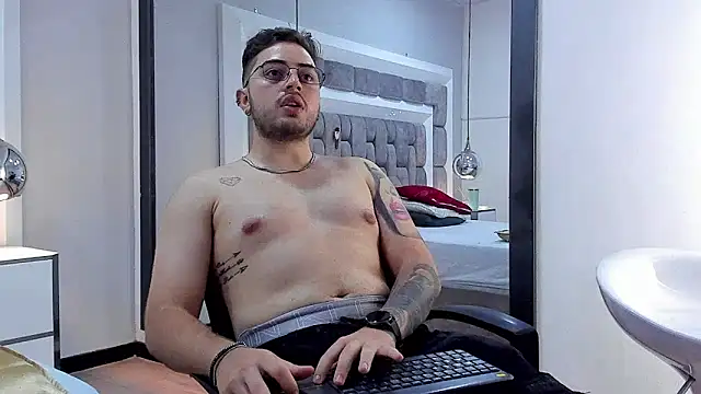 Ethan_Greys's cam snapshot