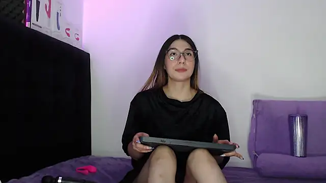 karlamoon23's cam snapshot