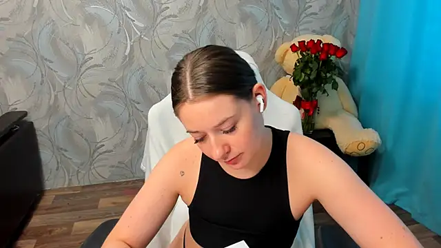 PlayfulKiraa's cam snapshot