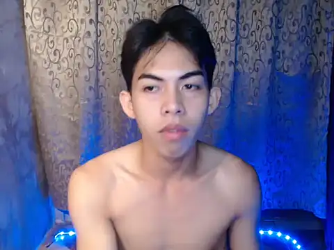Urhotsilverboy live sex cam