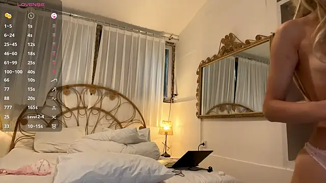 LezlieGreet live sex cam