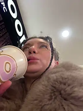 MooonReal live sex cam