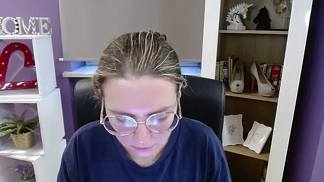 Zoey_Erotic's cam snapshot