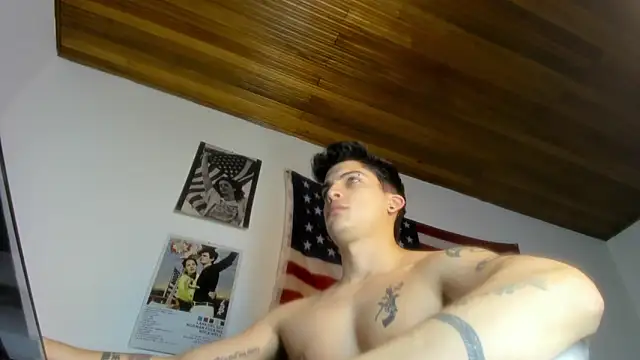 charlie_hotxxx's cam snapshot